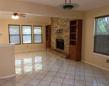 514 Maple Run - Photo Thumbnail 4