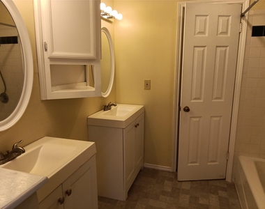 514 Maple Run - Photo Thumbnail 15