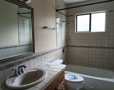 514 Maple Run - Photo Thumbnail 8