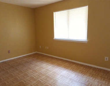 514 Maple Run - Photo Thumbnail 7