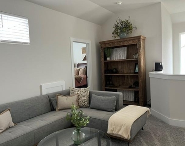 529 Peace Dr - Photo Thumbnail 8