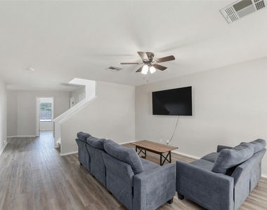 113 Matthew Dr - Photo Thumbnail 7