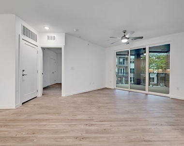 4801 Springdale Rd - Photo Thumbnail 8