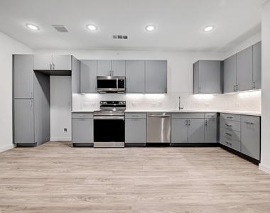 4801 Springdale Rd - Photo Thumbnail 9