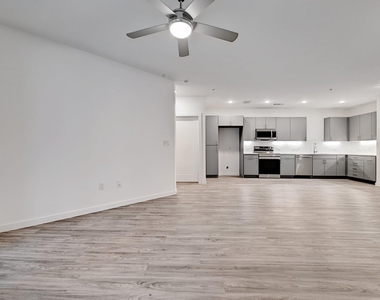 4801 Springdale Rd - Photo Thumbnail 5