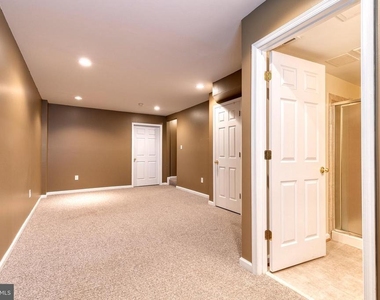 2816 Elliott Street - Photo Thumbnail 10