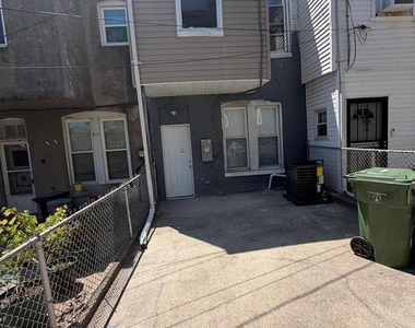 1904 E Lanvale Street - Photo Thumbnail 10