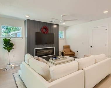 6215 Club Terrace - Photo Thumbnail 9