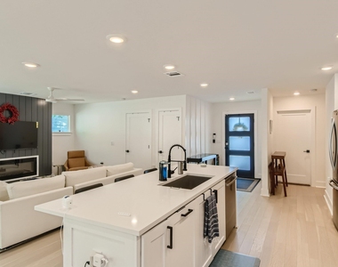 6215 Club Terrace - Photo Thumbnail 14