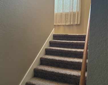 2203 Sandra Dr - Photo Thumbnail 9