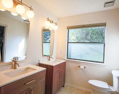 708 Cowal Dr S - Photo Thumbnail 20