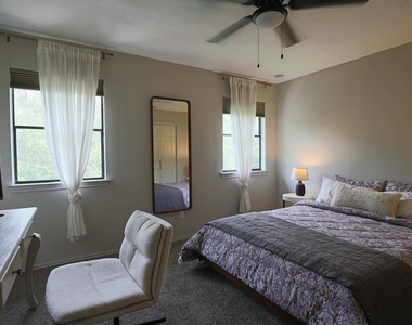 708 Cowal Dr S - Photo Thumbnail 7