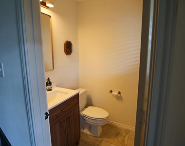 708 Cowal Dr S - Photo Thumbnail 17