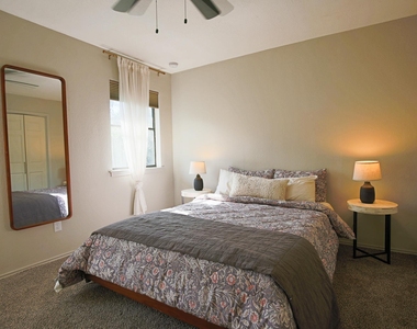 708 Cowal Dr S - Photo Thumbnail 9