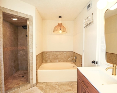 708 Cowal Dr S - Photo Thumbnail 21