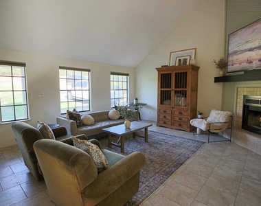 708 Cowal Dr S - Photo Thumbnail 15