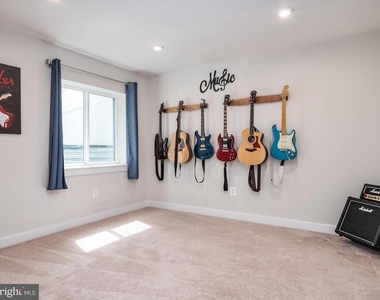 2307 Wadlow Lane - Photo Thumbnail 14