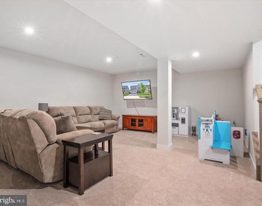 2307 Wadlow Lane - Photo Thumbnail 13