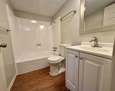 8909 Parkfield Dr - Photo Thumbnail 9