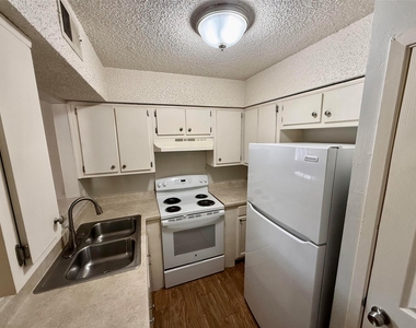 8909 Parkfield Dr - Photo Thumbnail 1