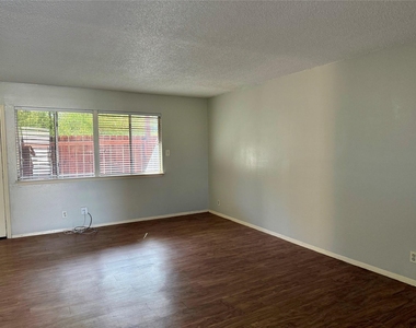 8909 Parkfield Dr - Photo Thumbnail 6