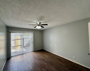 8909 Parkfield Dr - Photo Thumbnail 7