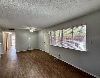8909 Parkfield Dr - Photo Thumbnail 5