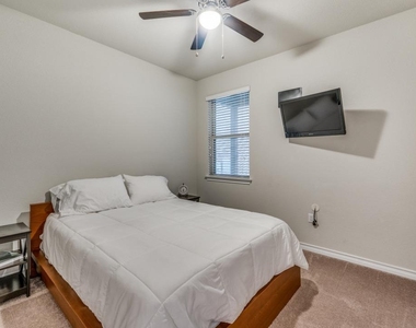 5921 Lehman Way - Photo Thumbnail 17