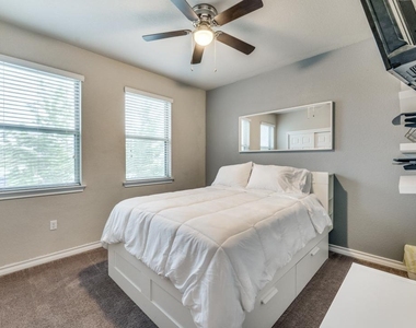 5921 Lehman Way - Photo Thumbnail 18