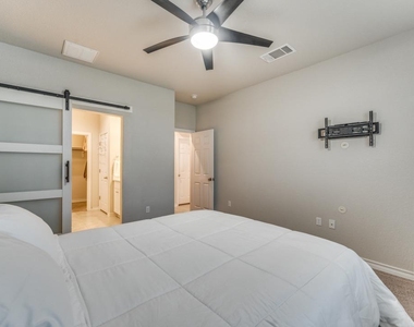 5921 Lehman Way - Photo Thumbnail 14