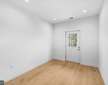 2530 B Elvans Road Se - Photo Thumbnail 22