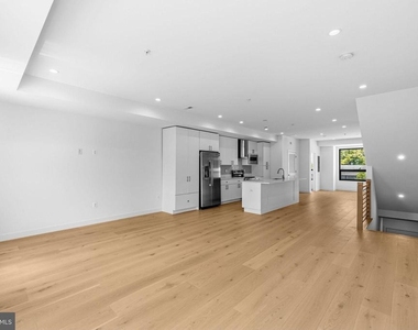 2530 B Elvans Road Se - Photo Thumbnail 3