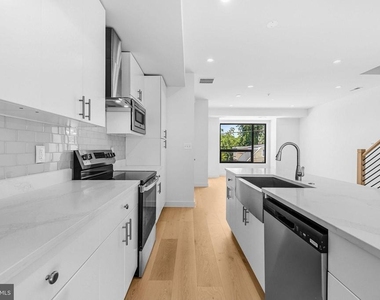 2530 B Elvans Road Se - Photo Thumbnail 8