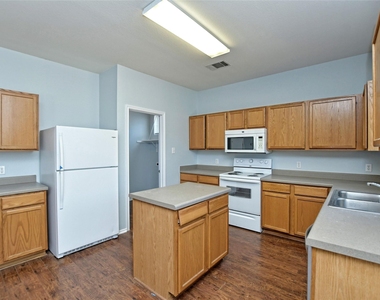 303 Banner Ave - Photo Thumbnail 9