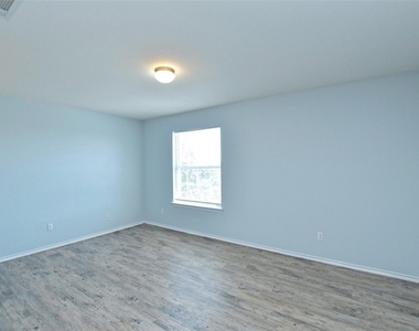 303 Banner Ave - Photo Thumbnail 15