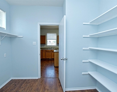 303 Banner Ave - Photo Thumbnail 13