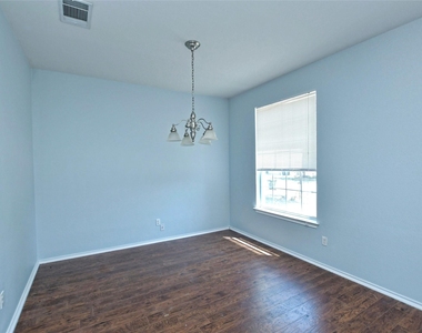303 Banner Ave - Photo Thumbnail 5