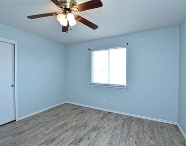 303 Banner Ave - Photo Thumbnail 24