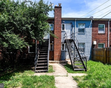 1729 Gales Place Ne - Photo Thumbnail 1