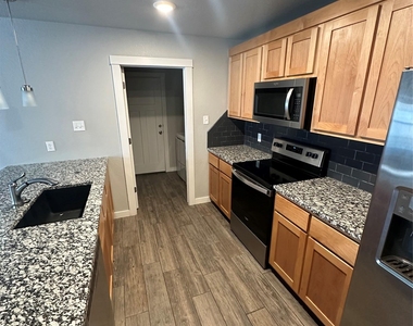 3102 Stonewall Dr - Photo Thumbnail 4