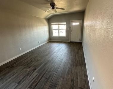 3102 Stonewall Dr - Photo Thumbnail 1