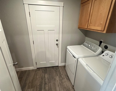 3102 Stonewall Dr - Photo Thumbnail 6
