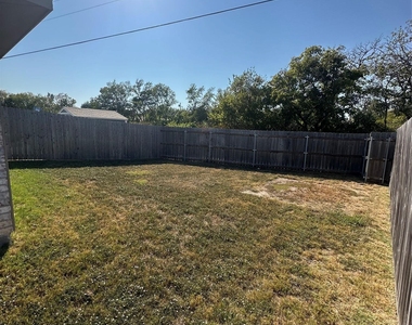 3102 Stonewall Dr - Photo Thumbnail 21