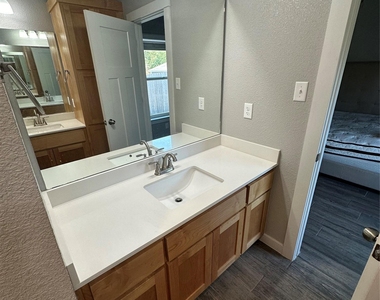 3102 Stonewall Dr - Photo Thumbnail 16