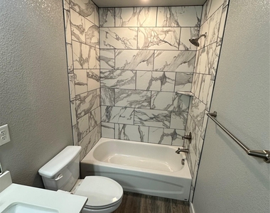 3102 Stonewall Dr - Photo Thumbnail 9
