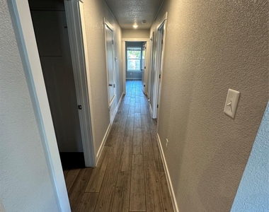 3102 Stonewall Dr - Photo Thumbnail 11