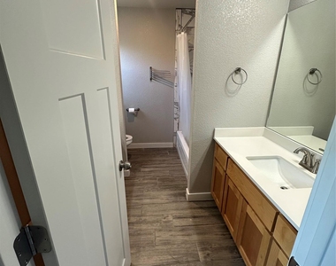 3102 Stonewall Dr - Photo Thumbnail 15