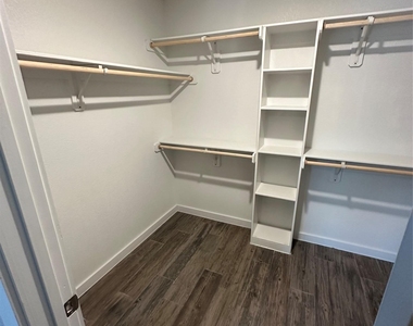 3102 Stonewall Dr - Photo Thumbnail 14