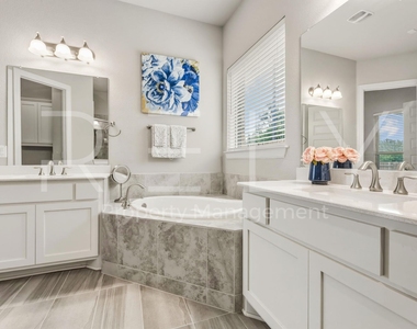 240 Cross Timbers Dr - Photo Thumbnail 23