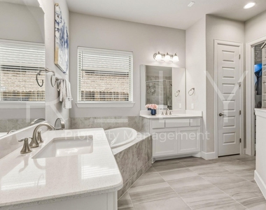 240 Cross Timbers Dr - Photo Thumbnail 22
